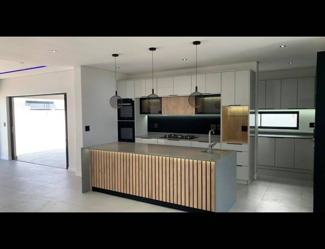 4 BEDROOM FREESTANDING FOR SALE IN SANDOWN